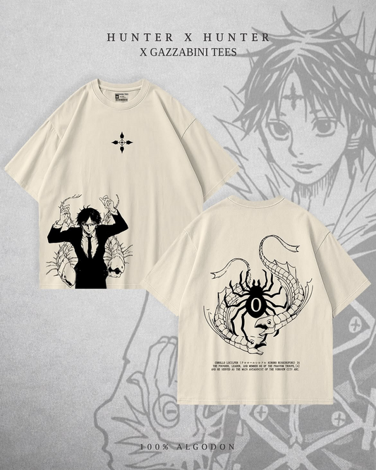 Remera crema de Hunter x Hunter: Chrollo al frente y una araña con el número 0 y serpientes en la espalda.
